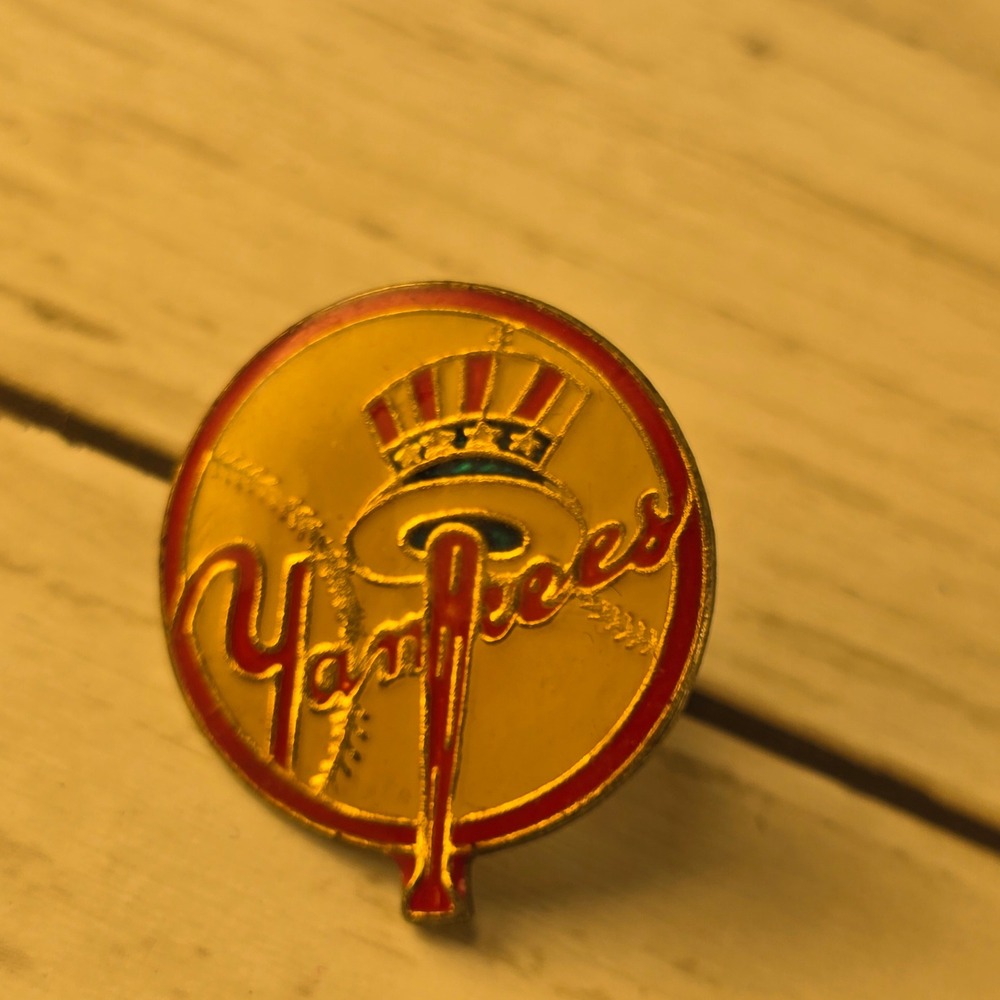 VTG New York Yankees Enamel Lapel Pin MLB Baseball Top Hat Bat Logo Gold Tone